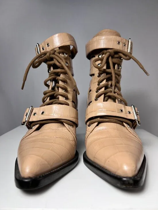 CHLOÉ Rylee Beige Crocodile-Embossed Leather Cutout Buckle Ankle Boots Sz 10USA - Picture 5 of 15